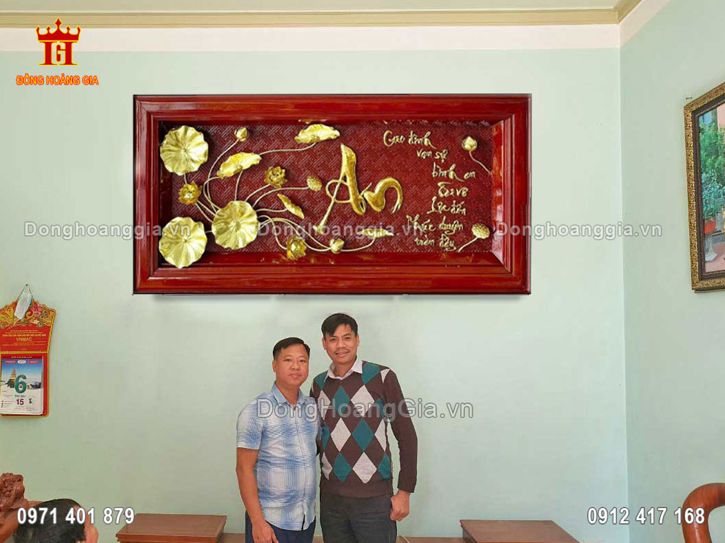 Tranh chữ an hoa sen bằng đồng mạ vàng được chế tác hoàn toàn thủ công